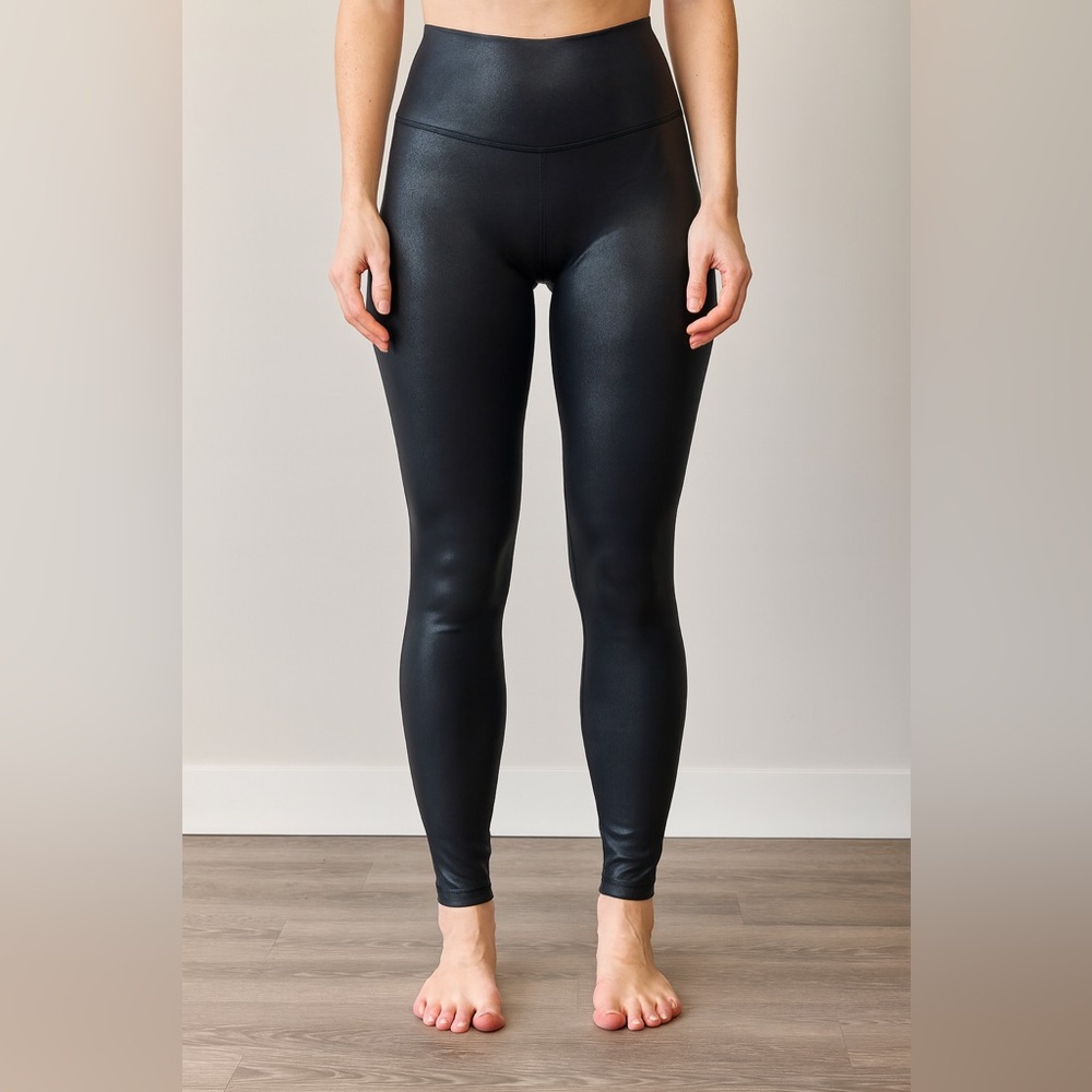 Lululemon black shiny leggings